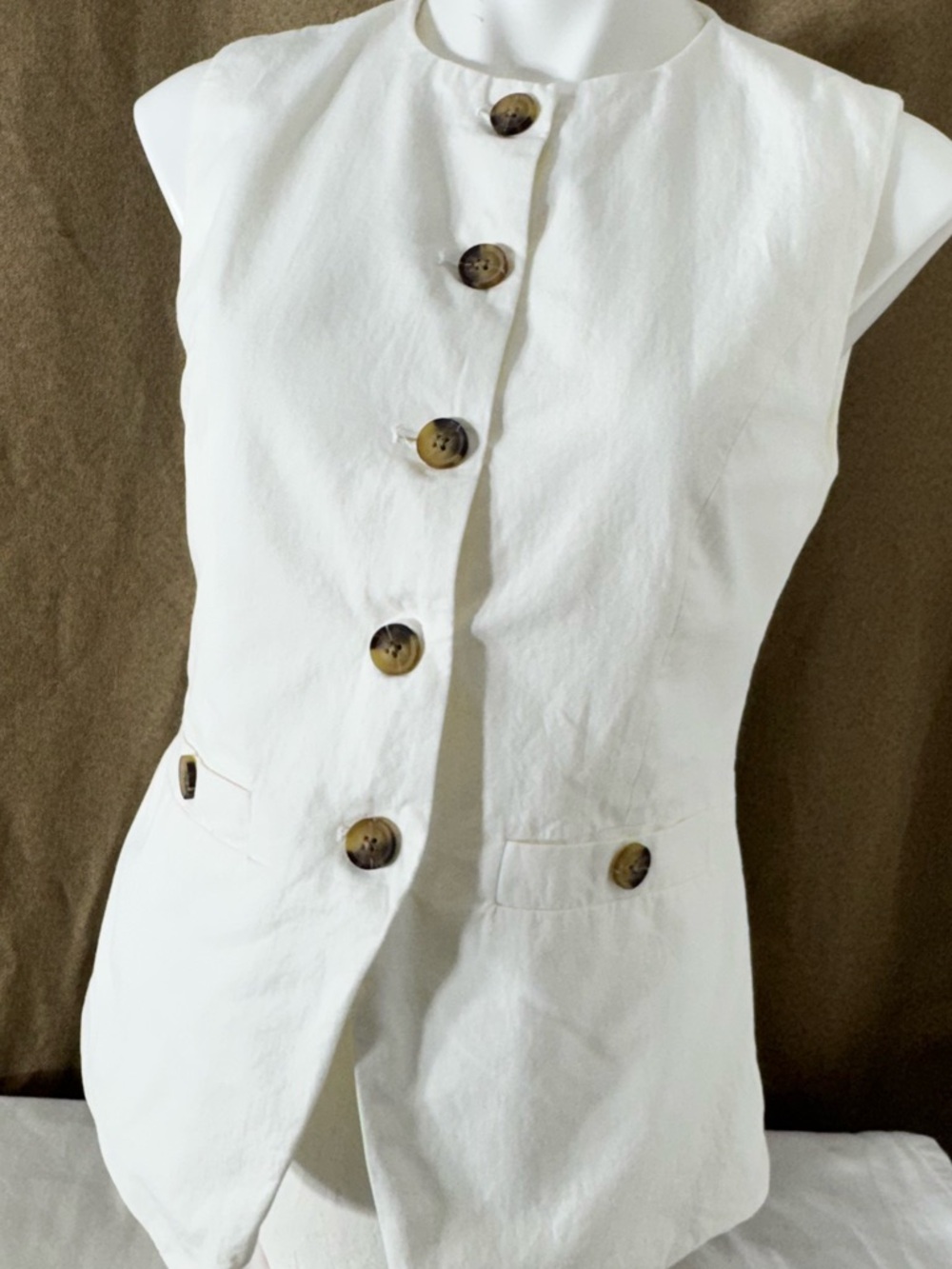 Blank NYC White Sleeveless Button-Front Vest with Wood-Tone Buttons